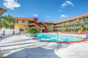 Quality Inn & Suites at Tropicana Field, Сент-Питерсберг
