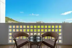 Mitsu Guesthouse, Карон