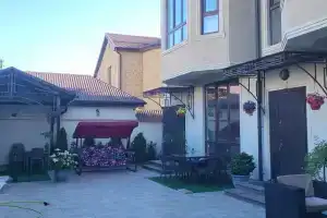 Домик у моря, Махачкала