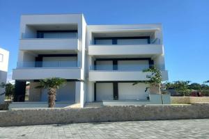 Apartments Olive Garden 2, Новаля