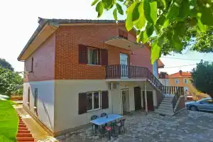 Apartment 1157, Пула