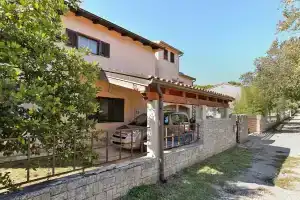 Apartment 794, Banjole