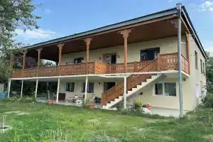 Friendly Home, Телави