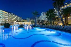 Crystal Admiral Resort Suites & Spa - Ultimate All Inclusive, Кизилот