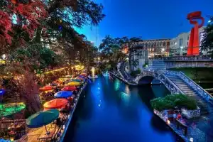 Close to Famous Attractions With Hot Tub and Fire Pit, Сан-Антонио