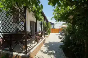 Деревянные коттеджи на Лазурном, Благовещенская