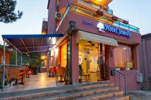 Family Hotel Jemelly, Обзор