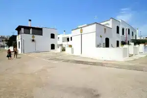 Ada Lovely House, Марина-ди-Леука