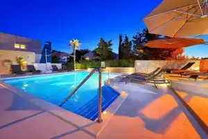 Petra - With Pool - A1, Новаля