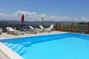 Holiday House la Caldosa Apartment c11 Terrace With sea View and Swimming Pool, Бадези