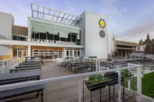 The Brewhouse Inn & Suites, Милуоки