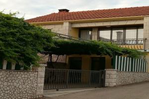 Apartment Kata, Lumbarda