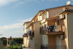 Apartment 258, Štinjan