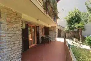 Apartment 758, Умаг