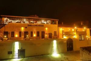 Sakli Cave House, Аванос