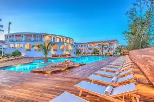 Отель «Bitzaro Palace», Каламакион