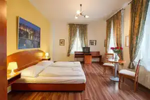 Apartment Amandment, Прага