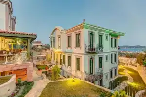 Отель «Cunda Bal Konak», Айвалык