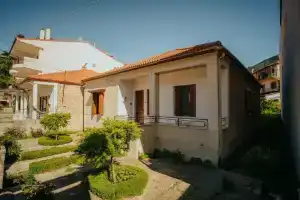 Kalavrita downtown 3 bedroom house for 6 pers, Калаврита