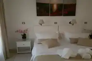 Santorini Family Apartments, Камари