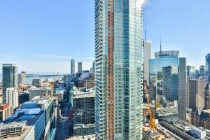 Downtown Studio in Dundas Square, Торонто