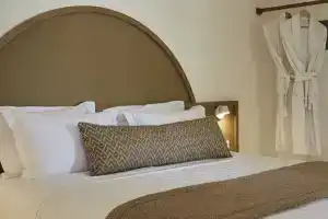 Apricus Suites, Перисса