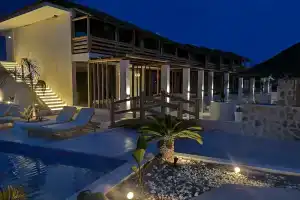 Alia Luxury Suites and SPA, Хараки
