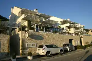 Villa Azzurra, Бол