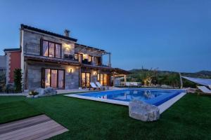 Luxury Villa Ocean Seeker with Pool, Хвар