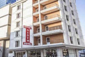 Grand Dedem Hotel, Эсеньюрт