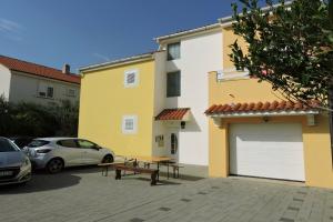 Apartments Villa Petra & Sanja, Новаля
