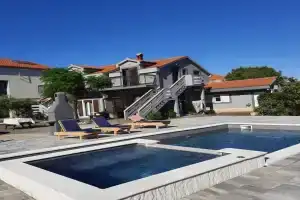 Vojni - With Pool - A1 Dvosobni, Привлака