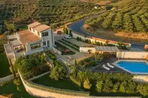 Luxury Villa Hara with private pool, Ираклион
