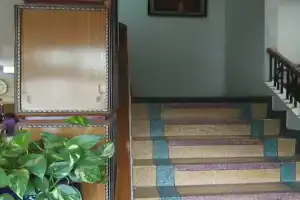 Jade Hotel, Янгон