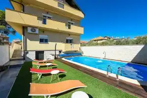 Holiday Apartments Yes Peace, Задар