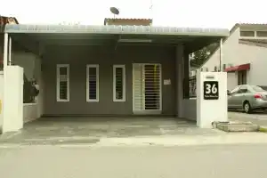 36 First Island, Байян Лепас