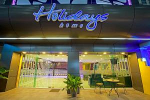 Отель «Holidays Home», Паттайя