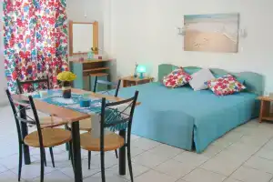 Aegialis Studios & Rooms, Галиссас
