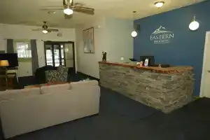 Eastern Inn & Suites, Норт-Конвей