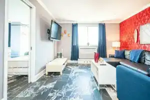 Atl Downtown Condo with Free Parking, Атланта
