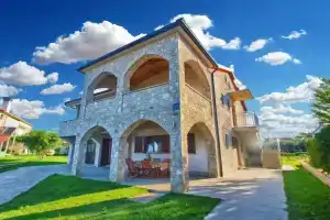Apartment 1481, Медулин