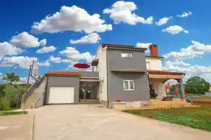 Apartment 1449, Štinjan