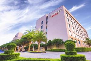 Отель «Courtyard by Marriott»