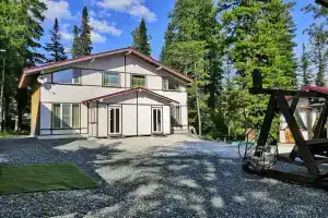 Дом в кедрах 