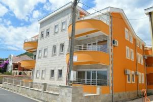 Seafront Apartment Bijela, Биела