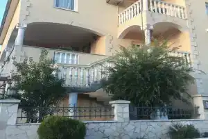 Kairos Rooms, Тиват