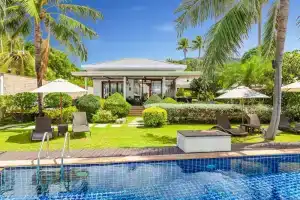 5 Bedroom Beach Front Villa Lotus, Мэнам