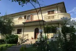 Casa Tirrena 600m from sea, Марина-ди-Масса
