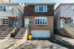 3 Bedroom near Journal Square, Джерси-Сити