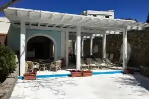 Villa Acacia, Понца